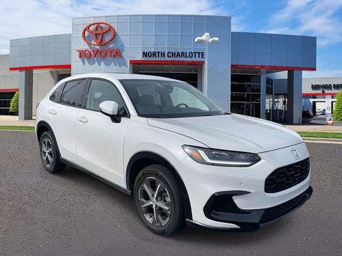 Used 2023 Honda HR-V EX-L image 3