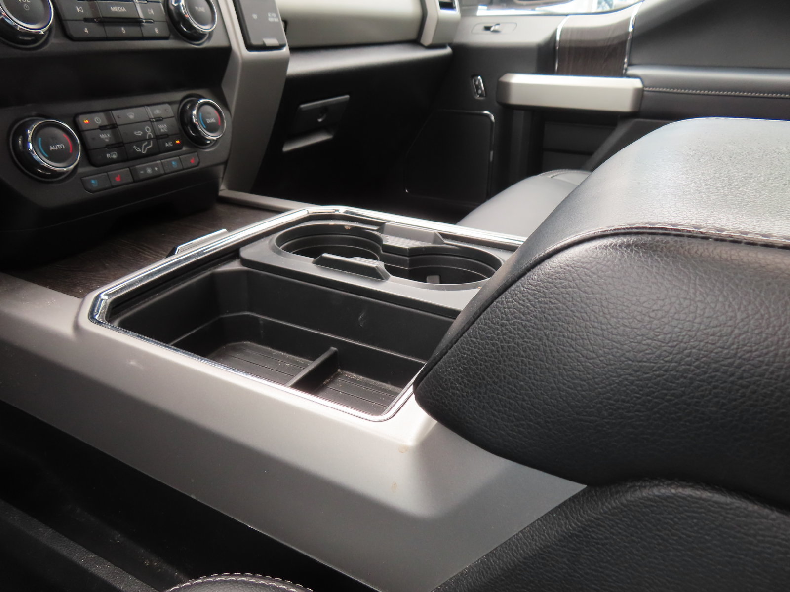 Used 2020 Ford F250 Lariat w/ Lariat Ultimate Package AWD/4WD image 27