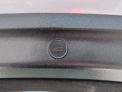 Used 2024 Tesla Model Y Long Range AWD/4WD image 25