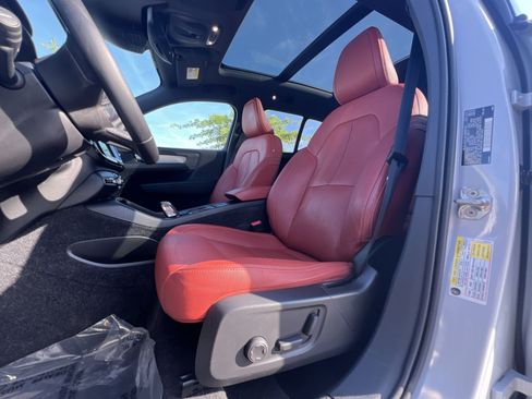 Used 2020 Volvo XC40 T5 Momentum AWD/4WD image 21