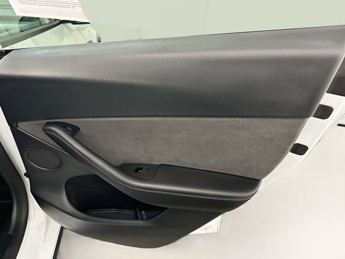 Used 2023 Tesla Model Y Long Range image 33