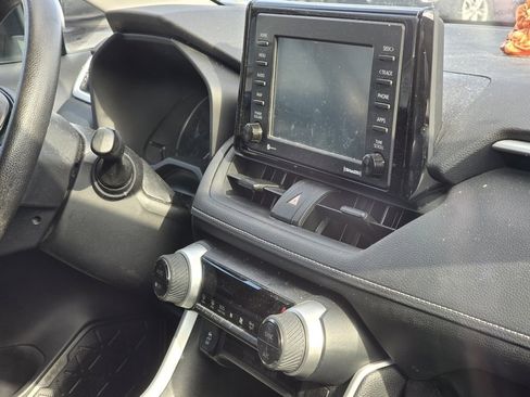 Used 2021 Toyota RAV4 XLE image 17