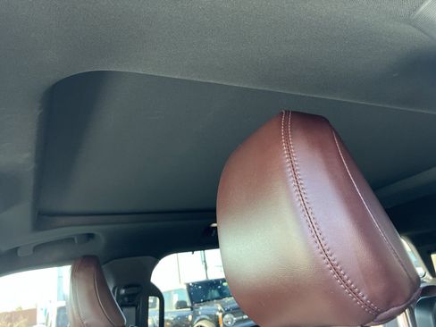 Used 2020 Ford Explorer Platinum w/ Premium Technology Package image 23