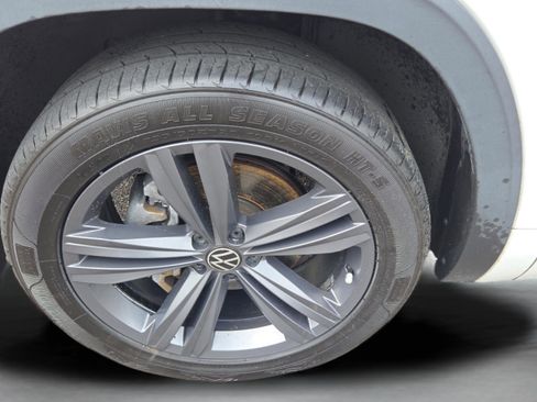 Used 2021 Volkswagen Atlas Cross Sport SE image 32