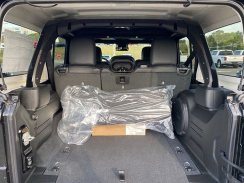 New 2025 Jeep Wrangler Unlimited Sahara w/ Safety Group AWD/4WD image 17