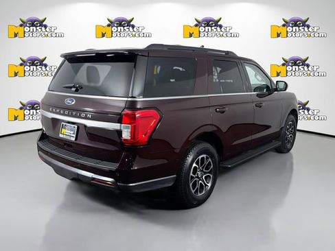 Used 2023 Ford Expedition XLT image 5
