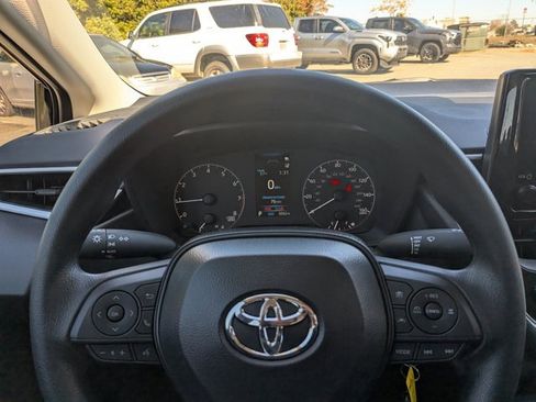 Used 2025 Toyota Corolla LE image 28