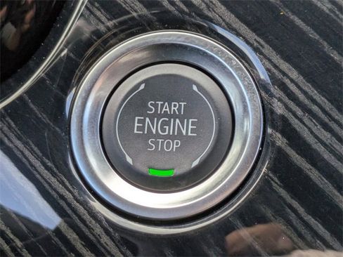 Used 2025 Cadillac XT6 Premium Luxury image 24