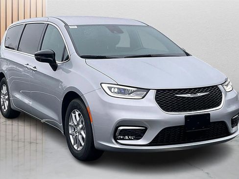 New 2026 Chrysler Pacifica Select FWD image 2