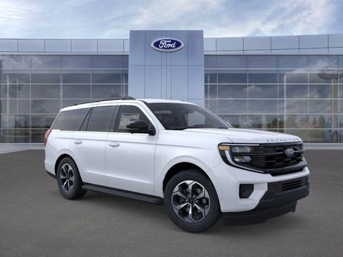 New 2026 Ford Expedition Active image 9