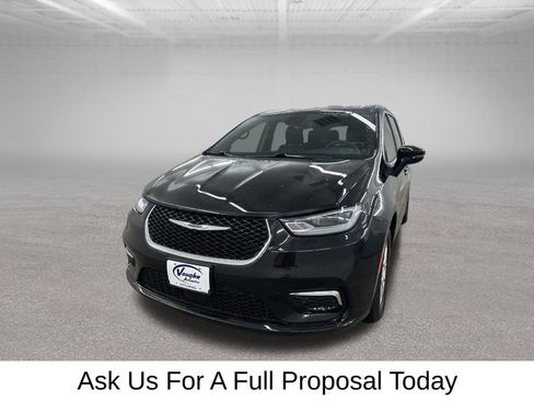 Used 2025 Chrysler Pacifica Select FWD image 6