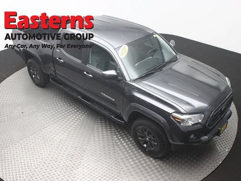 Used 2020 Toyota Tacoma SR5 AWD/4WD image 3