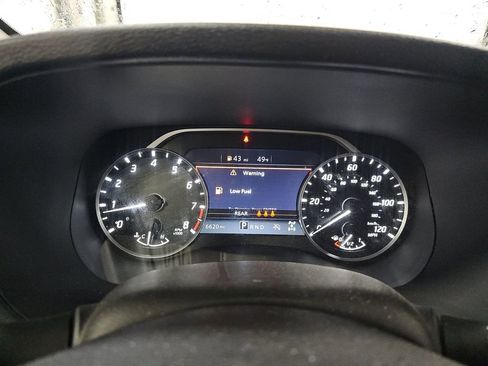 Used 2024 Nissan Frontier SV image 2