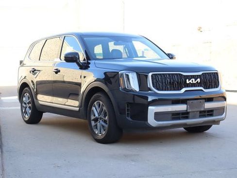 Used 2023 Kia Telluride LX FWD image 2
