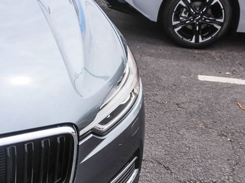 Used 2018 Volvo XC60 T8 Momentum AWD/4WD image 14