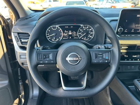 Used 2024 Nissan Rogue SV image 24