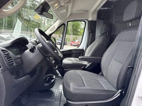 Used 2025 RAM ProMaster 2500 w/ U-Haul Equipment Group FWD image 11