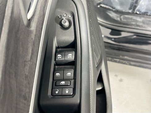 Used 2023 Jeep Grand Cherokee L Limited AWD/4WD image 18
