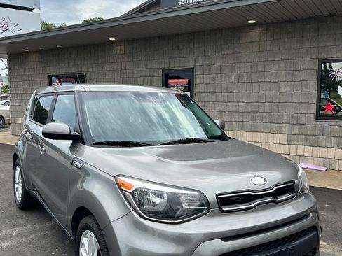 Used 2018 Kia Soul + FWD image 4