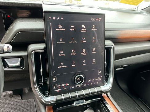 Used 2025 GMC Yukon Denali image 16