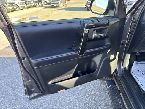Used 2018 Toyota 4Runner TRD Off-Road Premium w/ Wilderness Package AWD/4WD image 18