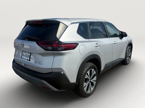 Used 2023 Nissan Rogue SV AWD/4WD image 3