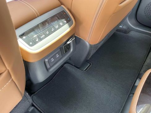 New 2026 Nissan Pathfinder Platinum FWD image 11