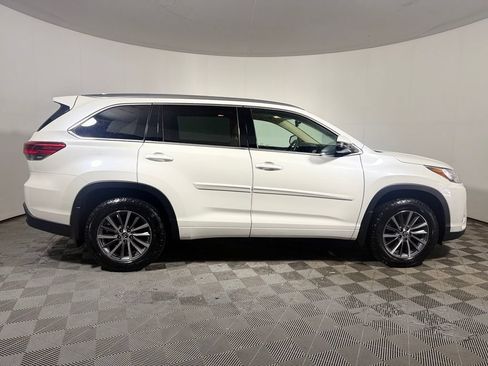 Used 2018 Toyota Highlander XLE AWD/4WD image 7
