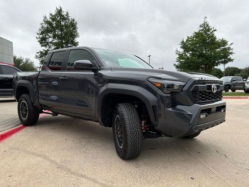 Used 2025 Toyota Tacoma TRD Off-Road AWD/4WD image 4