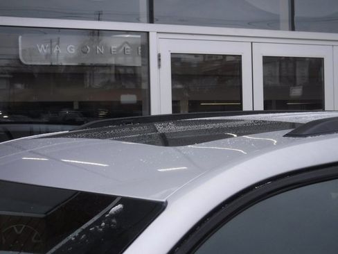 New 2025 Jeep Grand Cherokee L Altitude image 3