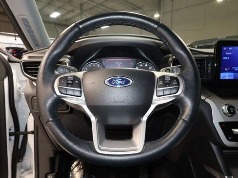 Used 2023 Ford Explorer XLT w/ Equipment Group 202A image 10
