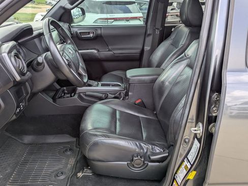Used 2019 Toyota Tacoma TRD Off-Road w/ TRD Premium Off Road Package RWD image 4