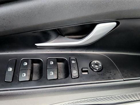 Used 2023 Hyundai Elantra Limited FWD image 19