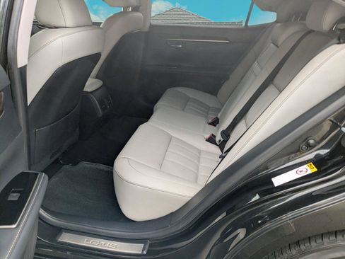 Used 2016 Lexus ES 350 w/ Luxury Package w/Wood Trim FWD image 19