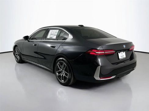 Certified 2026 BMW 530i w/ Premium Package RWD image 7