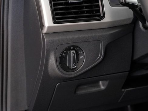 Used 2021 Volkswagen Atlas SEL Premium image 32