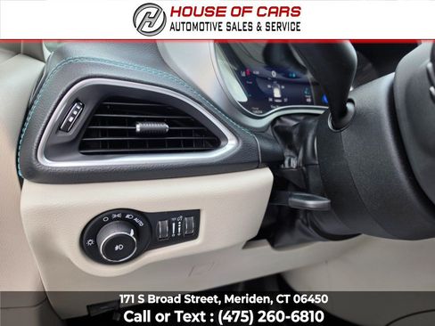 Used 2018 Chrysler Pacifica Limited w/ Advanced Safetytec Group FWD image 32