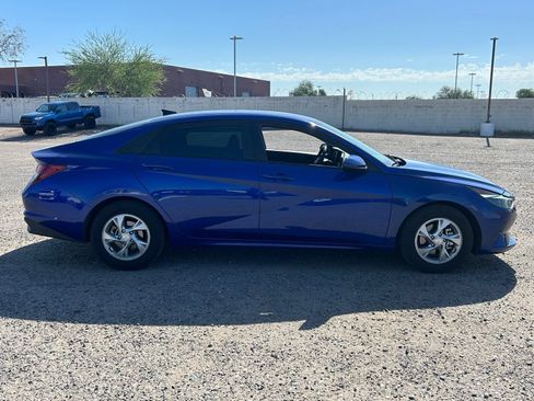 Used 2021 Hyundai Elantra SE FWD image 4