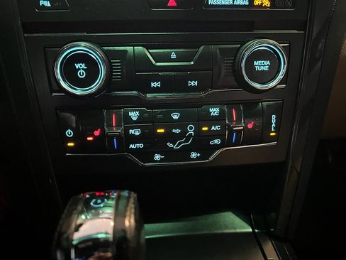 Used 2016 Ford Explorer XLT w/ Equipment Group 202A image 26