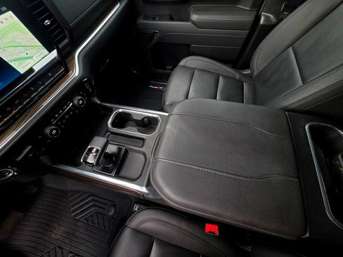 Used 2025 Chevrolet Silverado 1500 LT AWD/4WD image 39
