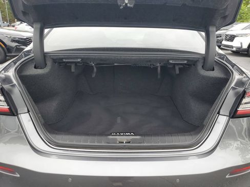 Used 2023 Nissan Maxima SR w/ Sport Mat Group FWD image 9