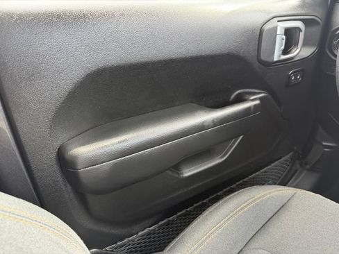 Used 2025 Jeep Wrangler Sport AWD/4WD image 30