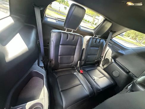 Used 2016 Ford Explorer XLT w/ Equipment Group 202A image 16