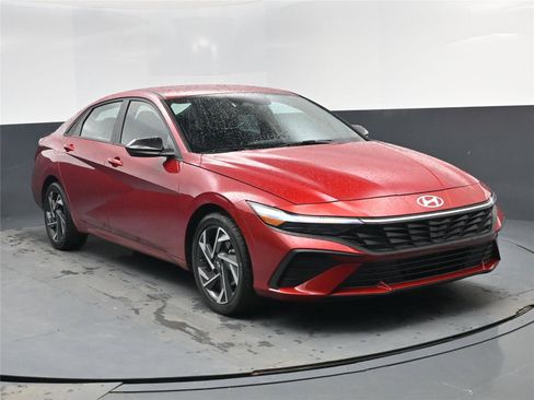 Certified 2025 Hyundai Elantra Sport image 14