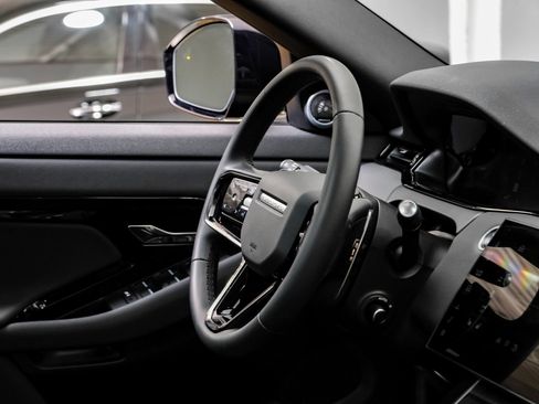 Used 2024 Land Rover Range Rover Evoque S image 18