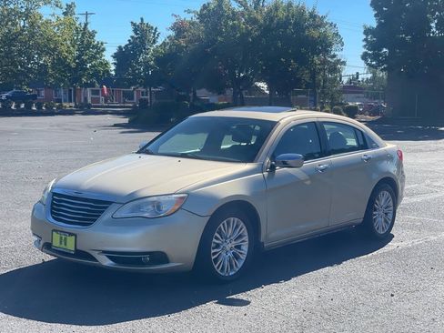 Used 2011 Chrysler 200 Limited FWD image 9