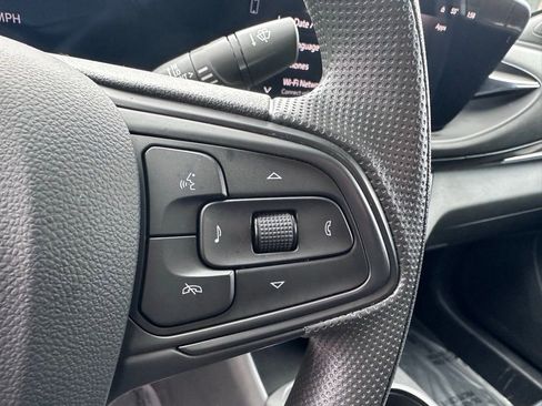 Used 2025 Buick Envista Preferred image 12