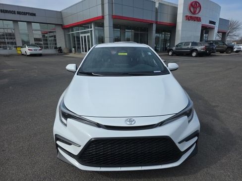 Used 2024 Toyota Corolla SE image 2