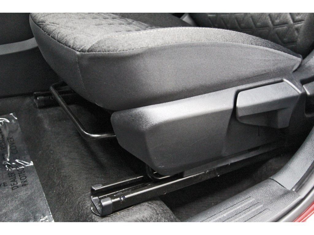 Used 2025 Nissan Kicks SV FWD image 27