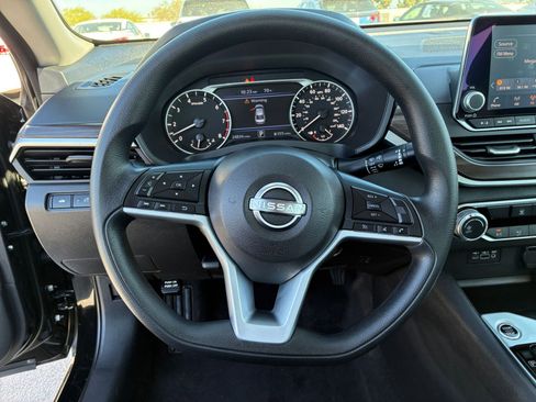 Used 2025 Nissan Altima 2.5 SV image 28